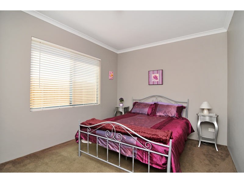 33 Buttercup Parkway, Halls Head WA 6210