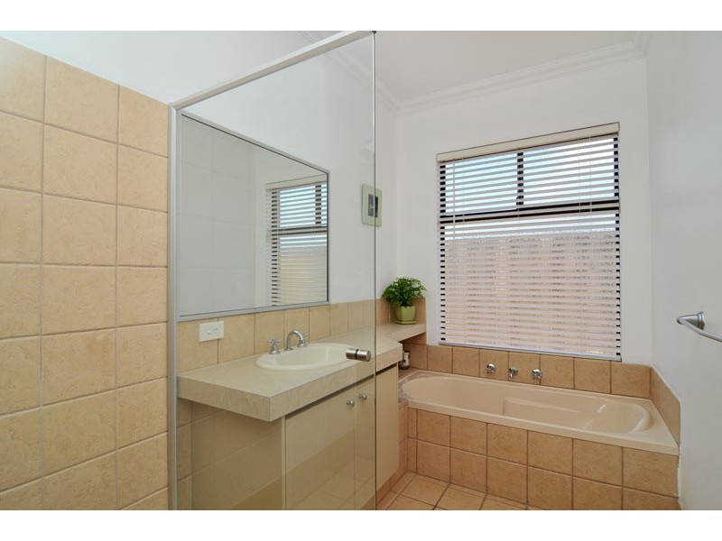 33 Buttercup Parkway, Halls Head WA 6210