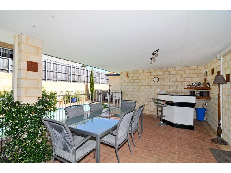 33 Buttercup Parkway, Halls Head WA 6210