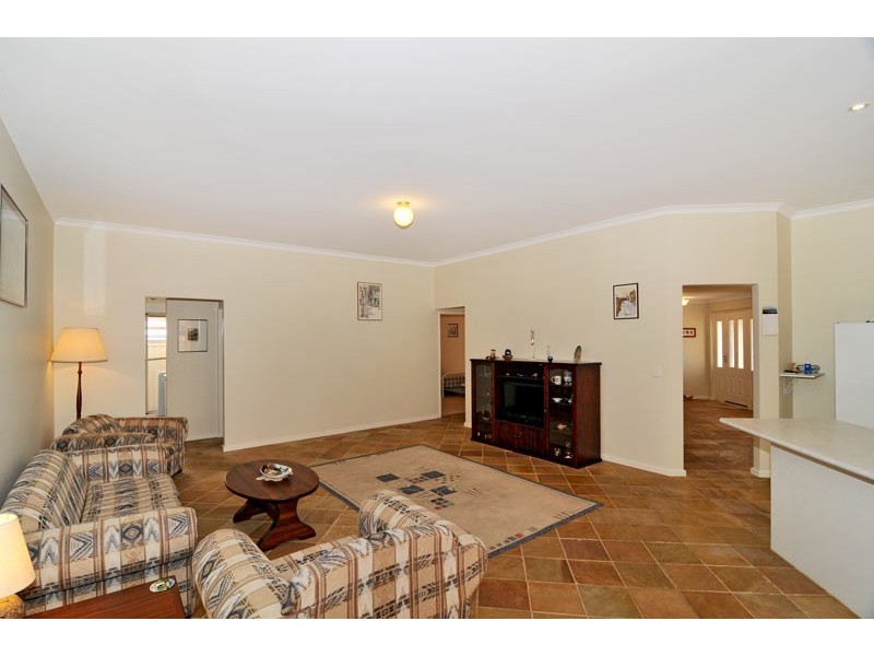 7 Admiralty Crescent, Halls Head WA 6210