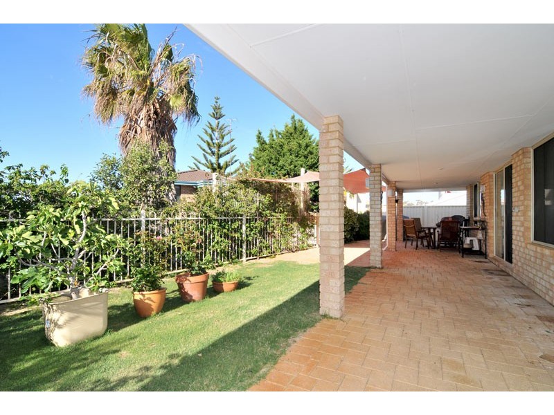 7 Admiralty Crescent, Halls Head WA 6210