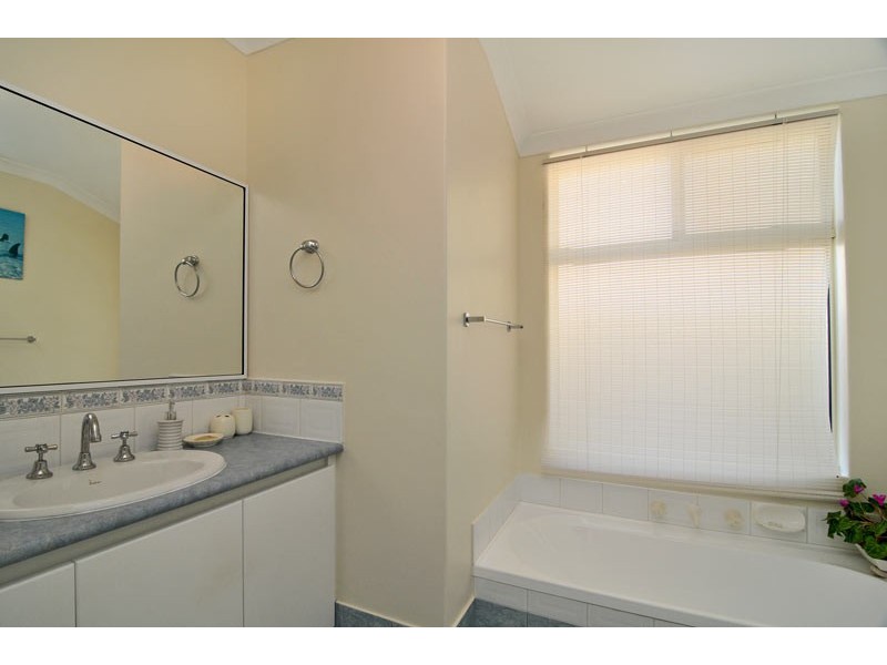 7 Admiralty Crescent, Halls Head WA 6210