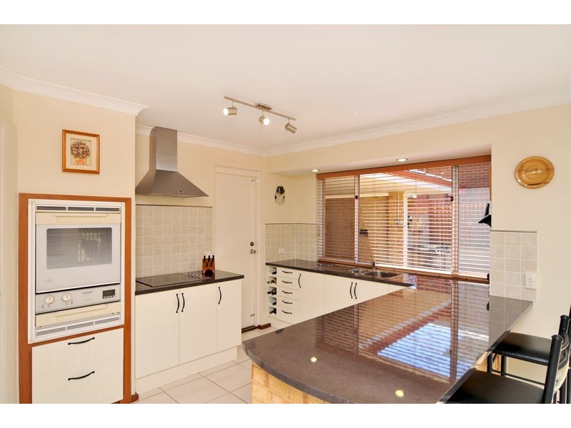 2 Nettle Place, Halls Head WA 6210