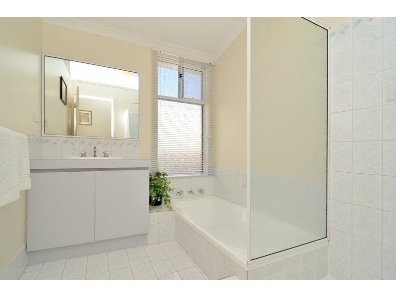 2 Nettle Place, Halls Head WA 6210