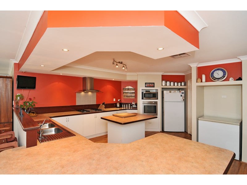 16 Meadow Lane, Pinjarra WA 6208