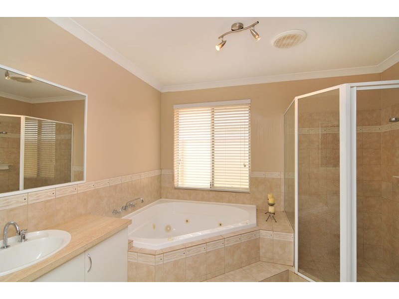 16 Meadow Lane, Pinjarra WA 6208