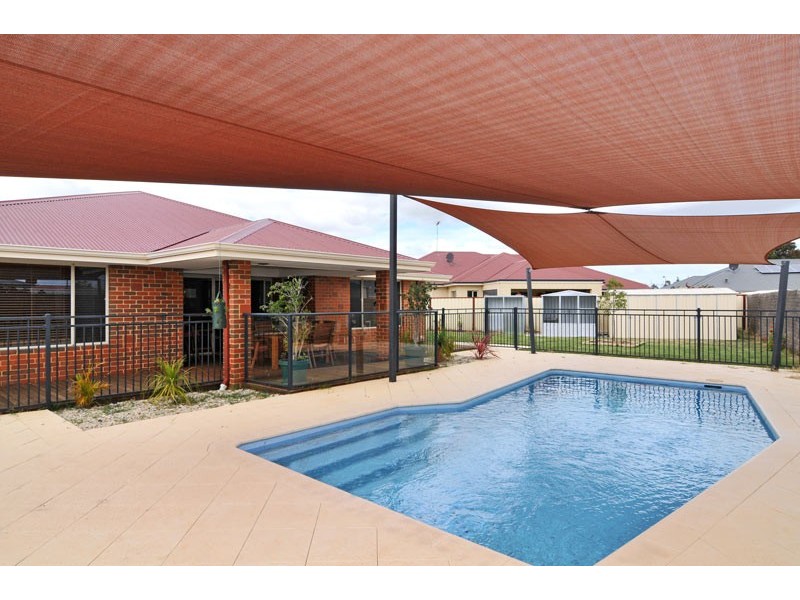 16 Meadow Lane, Pinjarra WA 6208