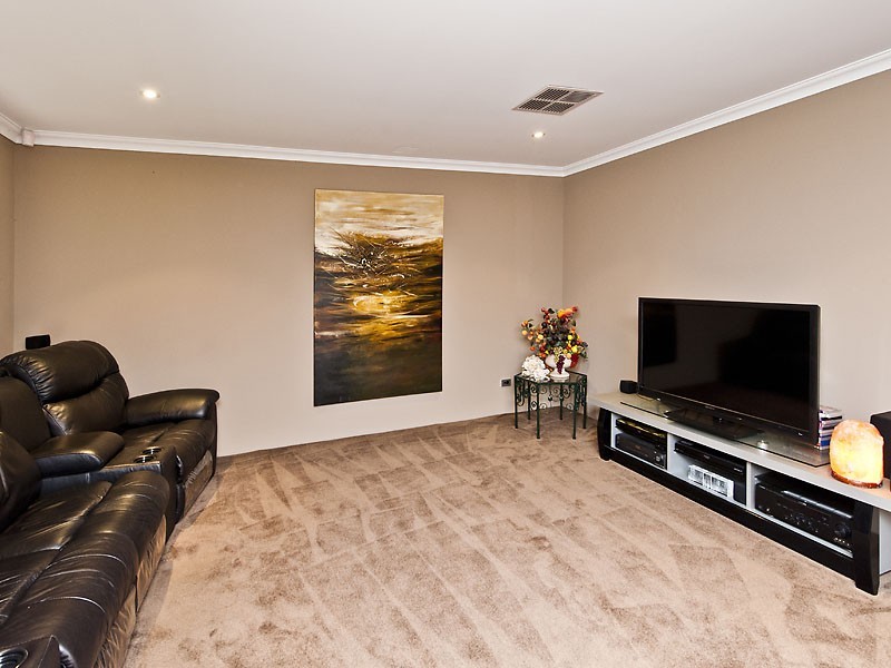 12 Campion Fairway, Lakelands WA 6180