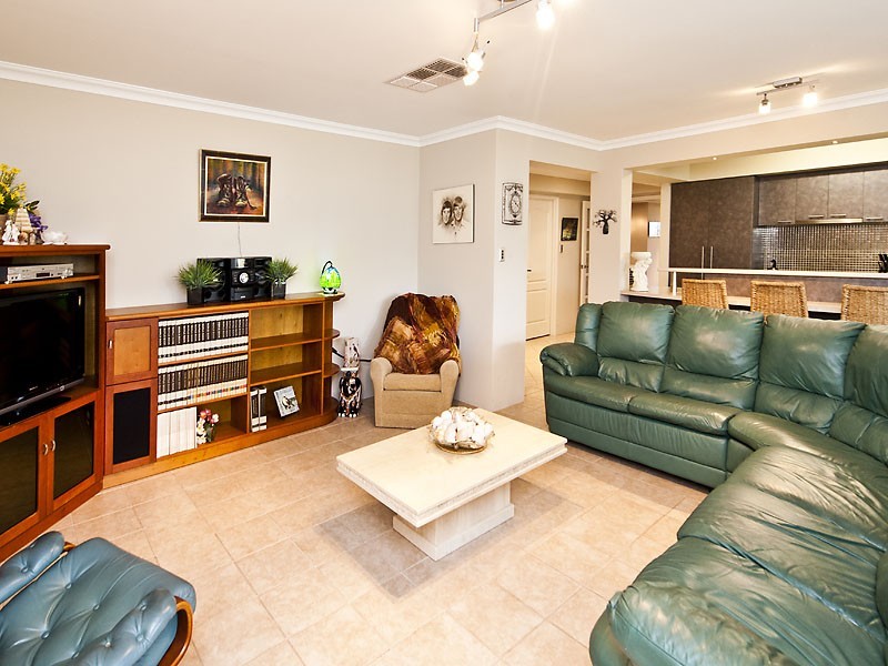 12 Campion Fairway, Lakelands WA 6180