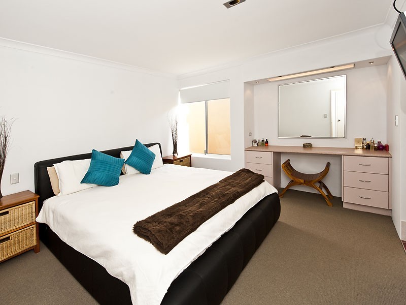 15 Masthead Way, Wannanup WA 6210