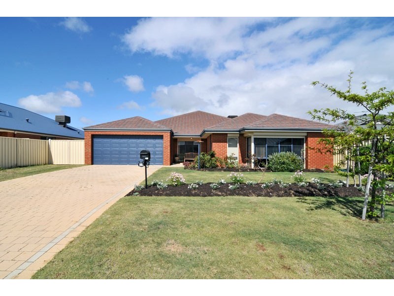 16 Garcia Loop, Lakelands WA 6180