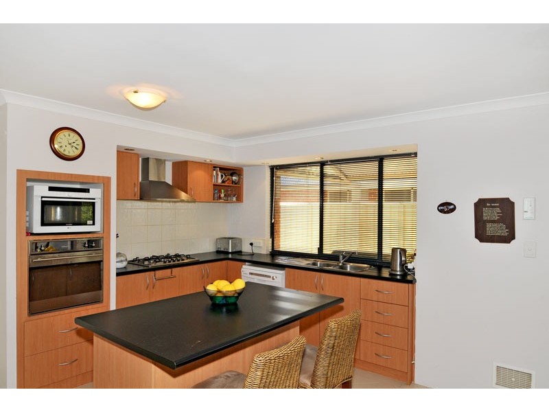 16 Garcia Loop, Lakelands WA 6180