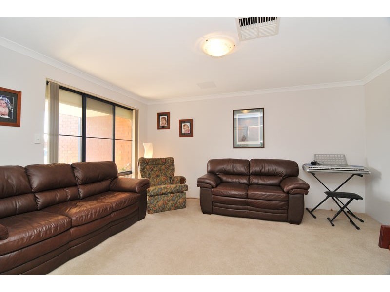 16 Garcia Loop, Lakelands WA 6180