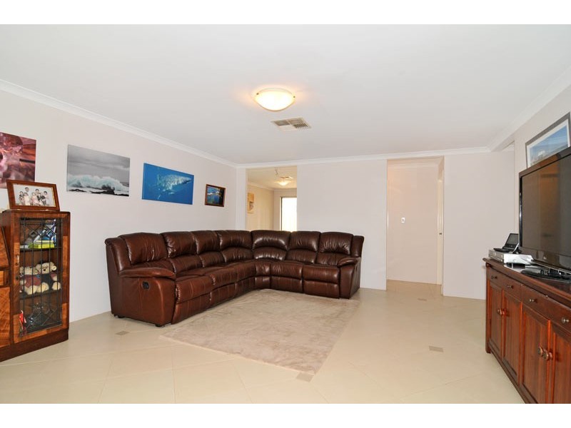 16 Garcia Loop, Lakelands WA 6180