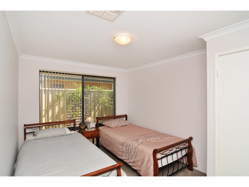 16 Garcia Loop, Lakelands WA 6180