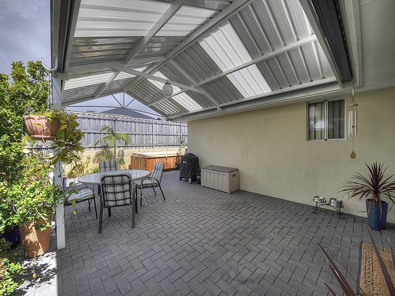 271 Peelwood Parade, Halls Head WA 6210