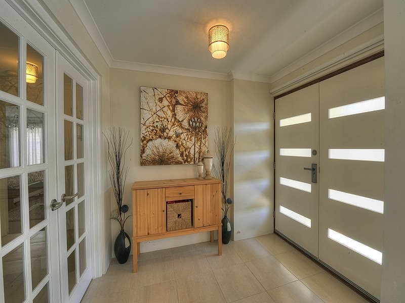 271 Peelwood Parade, Halls Head WA 6210