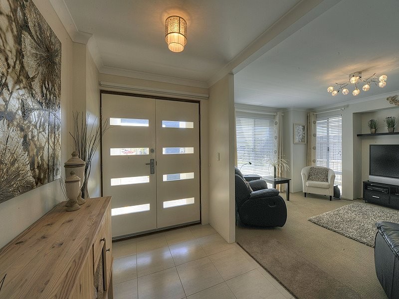 271 Peelwood Parade, Halls Head WA 6210