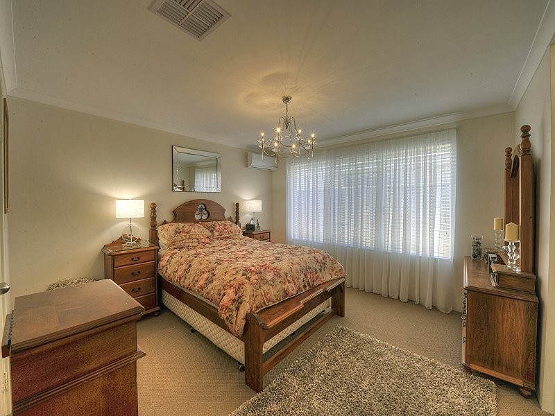 271 Peelwood Parade, Halls Head WA 6210