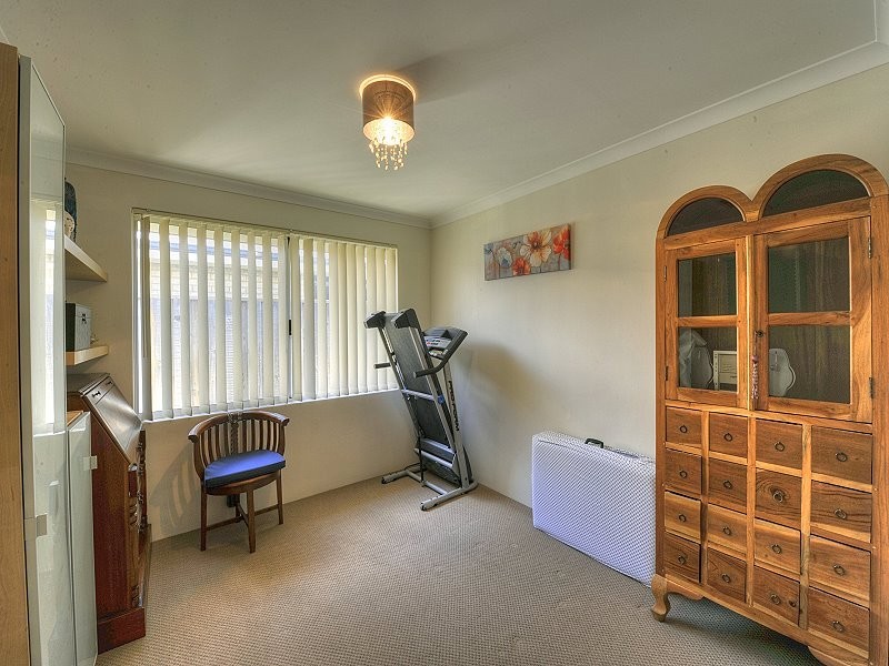 271 Peelwood Parade, Halls Head WA 6210