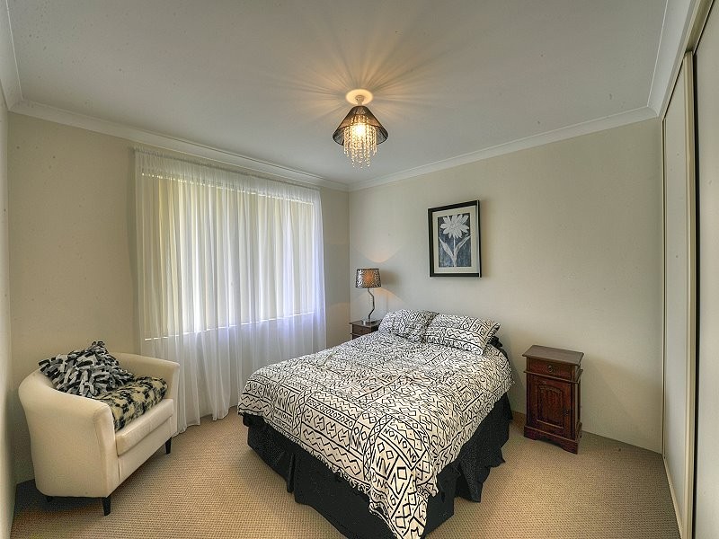 271 Peelwood Parade, Halls Head WA 6210