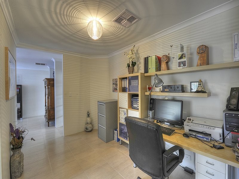 271 Peelwood Parade, Halls Head WA 6210