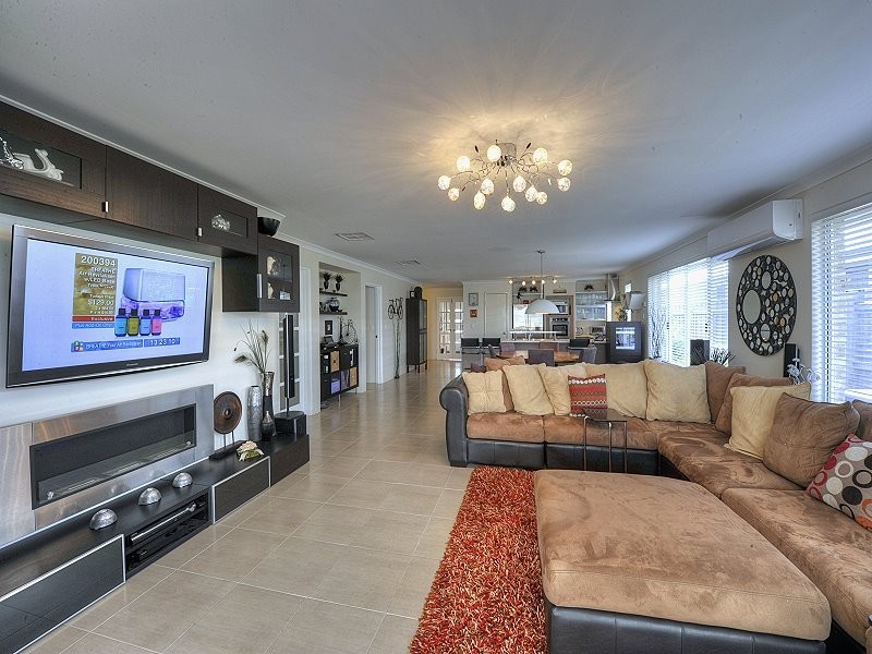 271 Peelwood Parade, Halls Head WA 6210