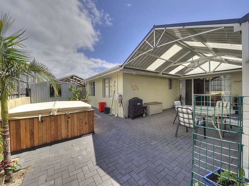 271 Peelwood Parade, Halls Head WA 6210