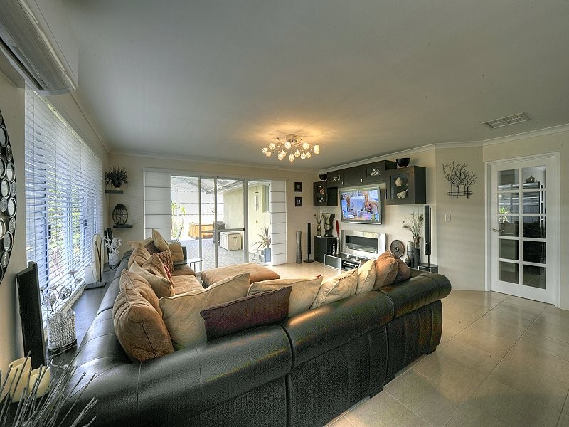 271 Peelwood Parade, Halls Head WA 6210