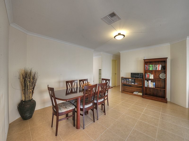 18 Grasshill Grange, Halls Head WA 6210