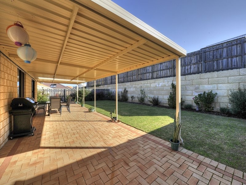 18 Grasshill Grange, Halls Head WA 6210