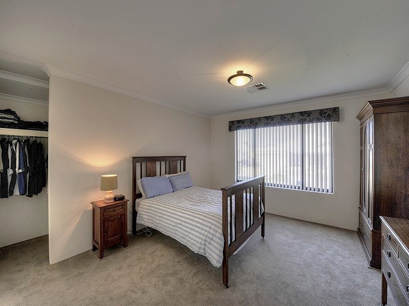 18 Grasshill Grange, Halls Head WA 6210