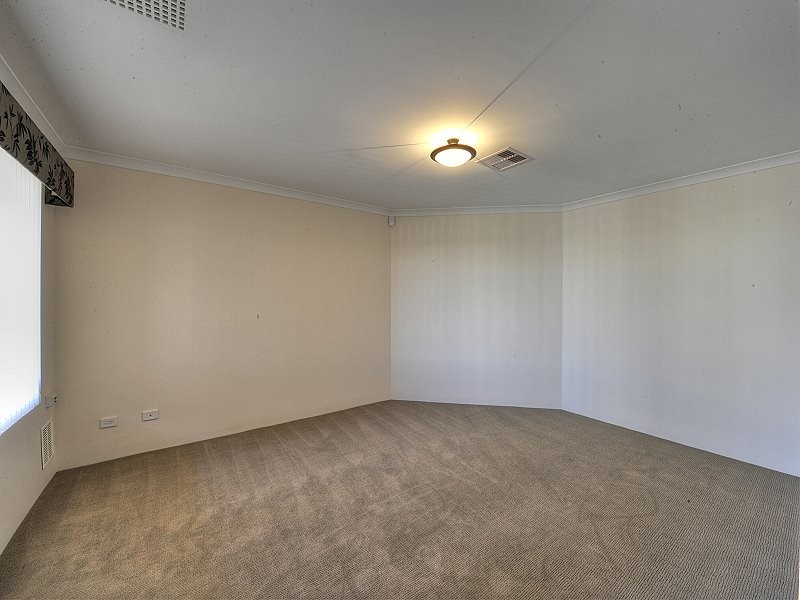 18 Grasshill Grange, Halls Head WA 6210