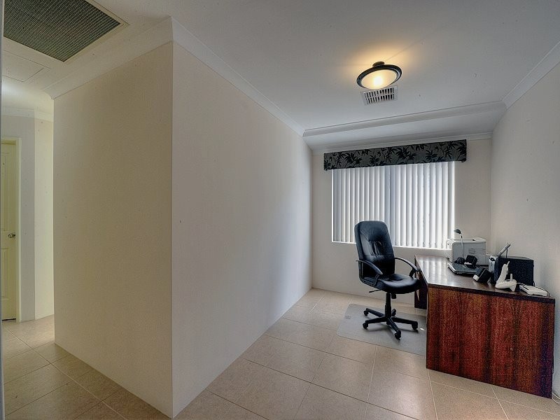 18 Grasshill Grange, Halls Head WA 6210