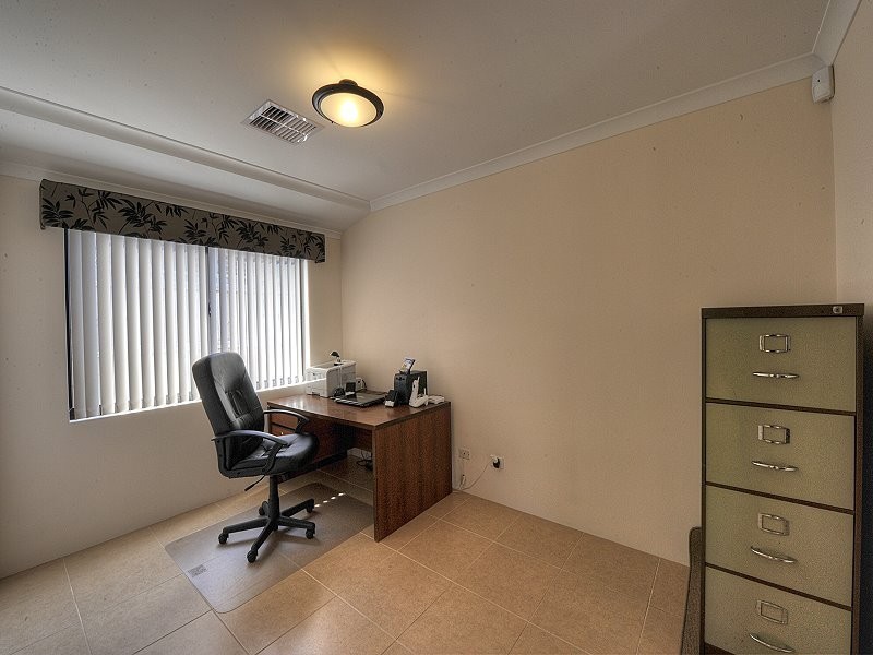 18 Grasshill Grange, Halls Head WA 6210