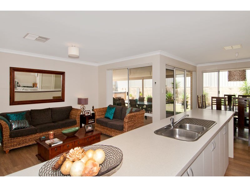 12 Cuballing Retreat, Dawesville WA 6211