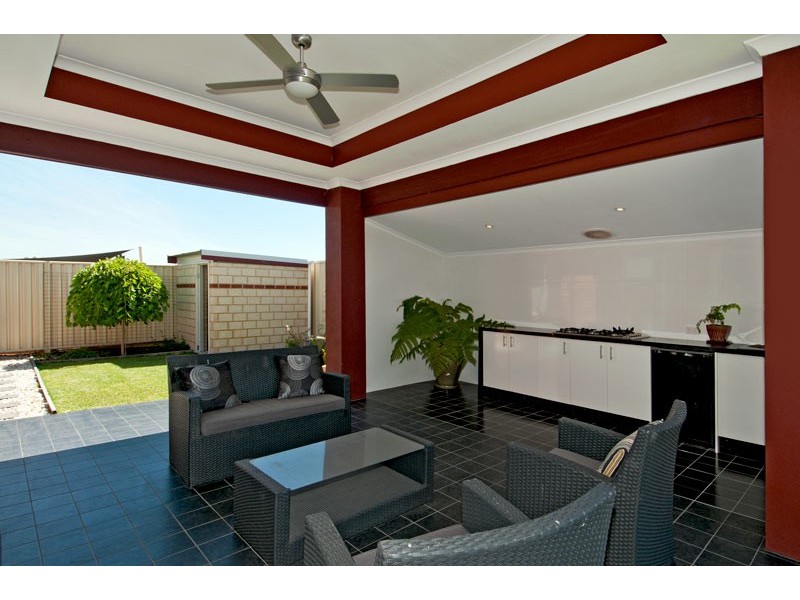 5 Adela Bend, Lakelands WA 6180