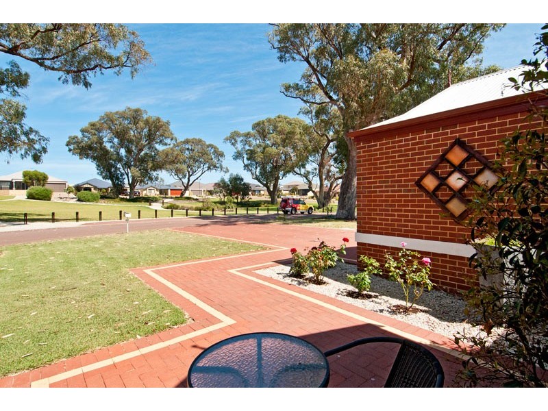 5 Adela Bend, Lakelands WA 6180