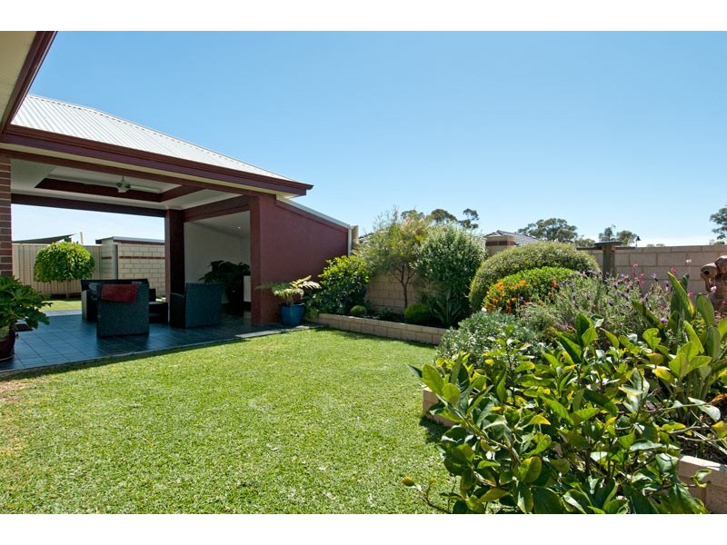 5 Adela Bend, Lakelands WA 6180