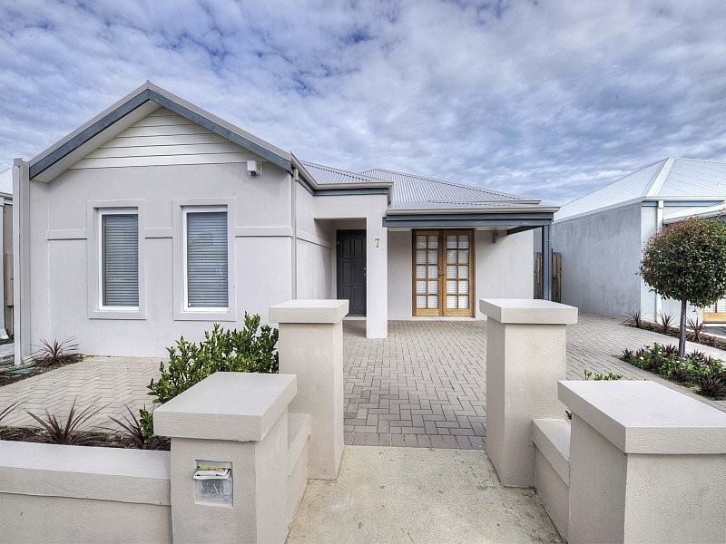 7 Pacifica Way, Dudley Park WA 6210