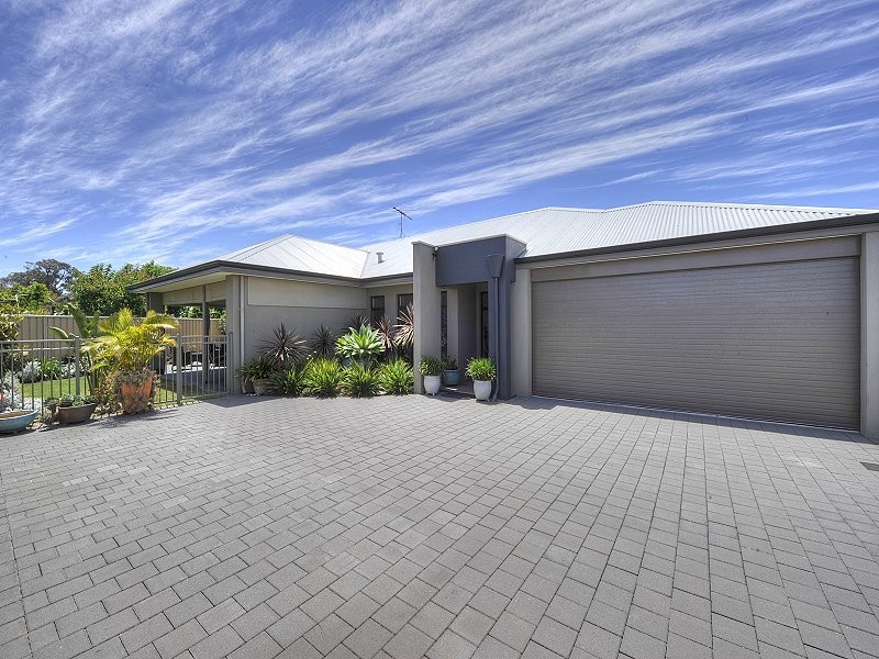 8A Queen Parade, Wannanup WA 6210