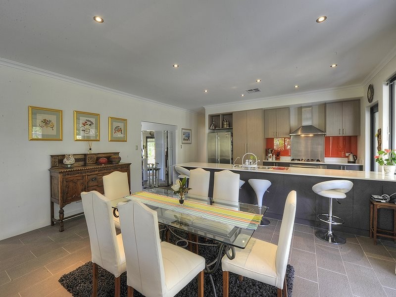 8A Queen Parade, Wannanup WA 6210