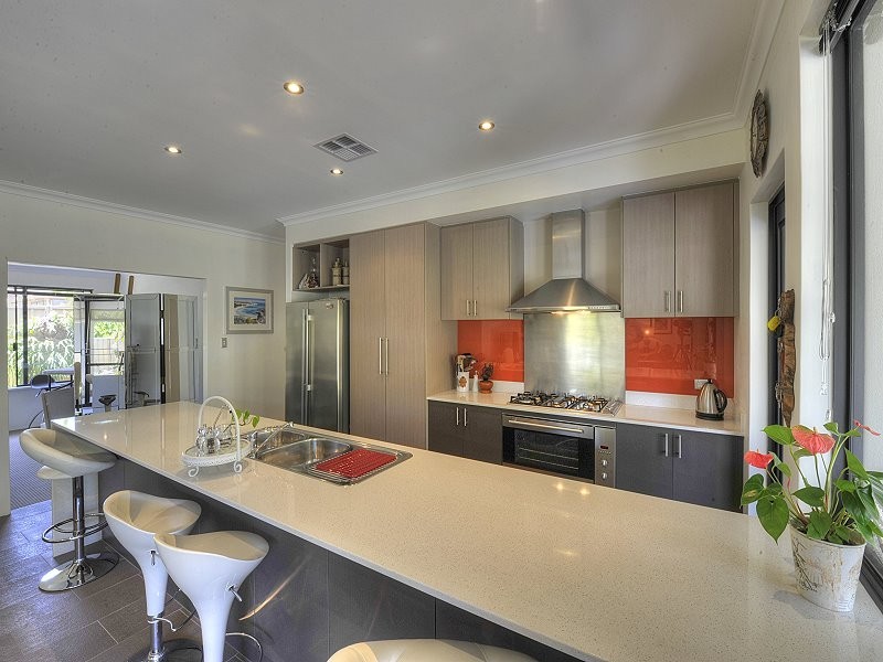 8A Queen Parade, Wannanup WA 6210