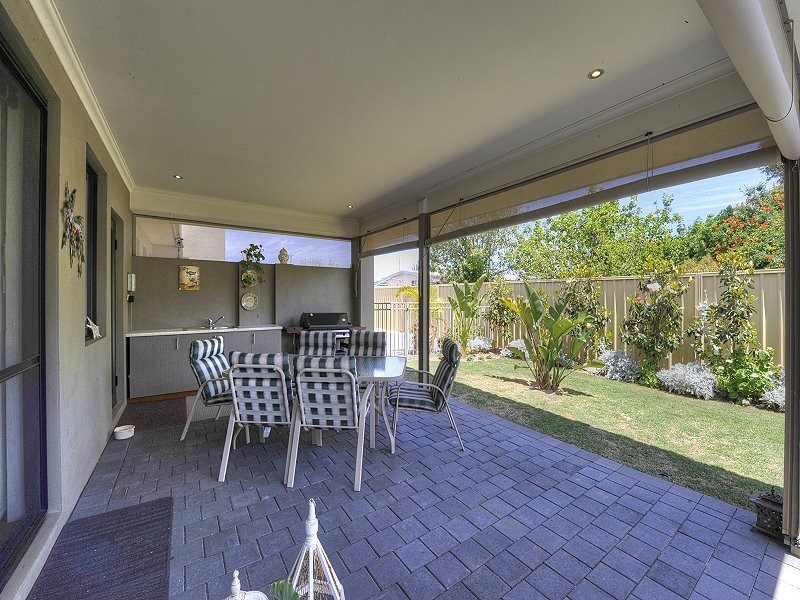 8A Queen Parade, Wannanup WA 6210