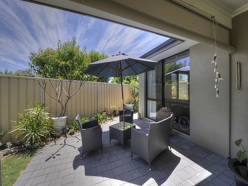 8A Queen Parade, Wannanup WA 6210