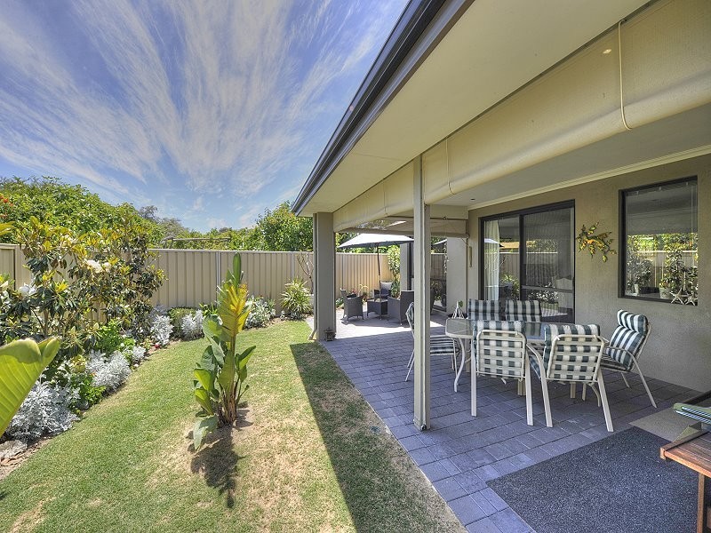 8A Queen Parade, Wannanup WA 6210