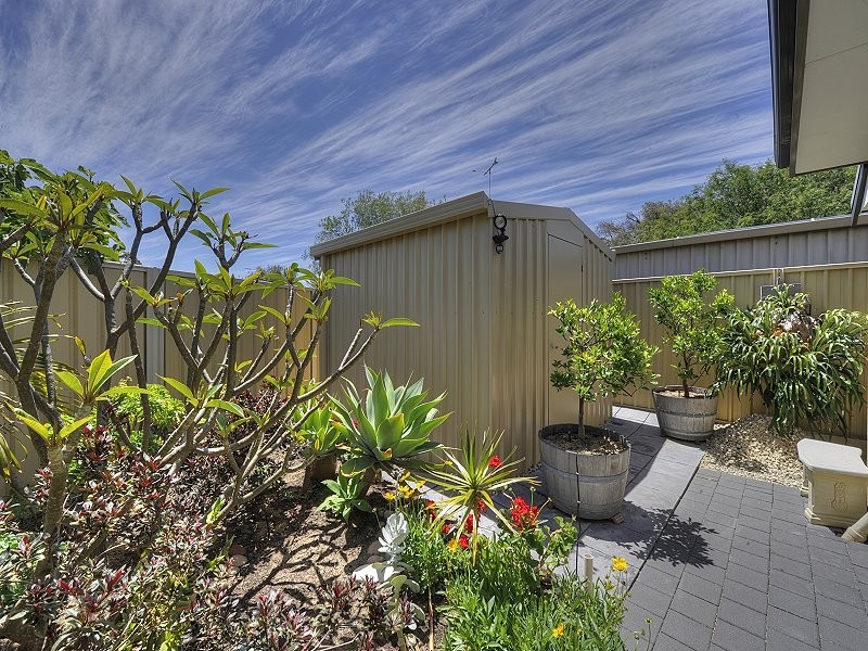 8A Queen Parade, Wannanup WA 6210