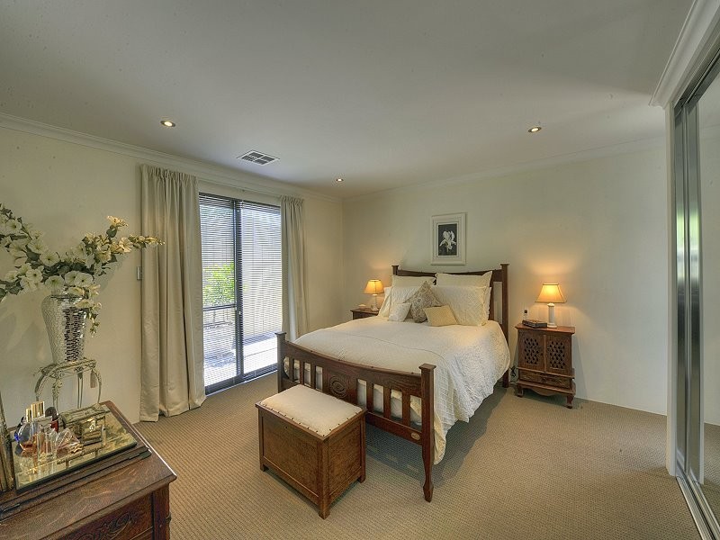 8A Queen Parade, Wannanup WA 6210