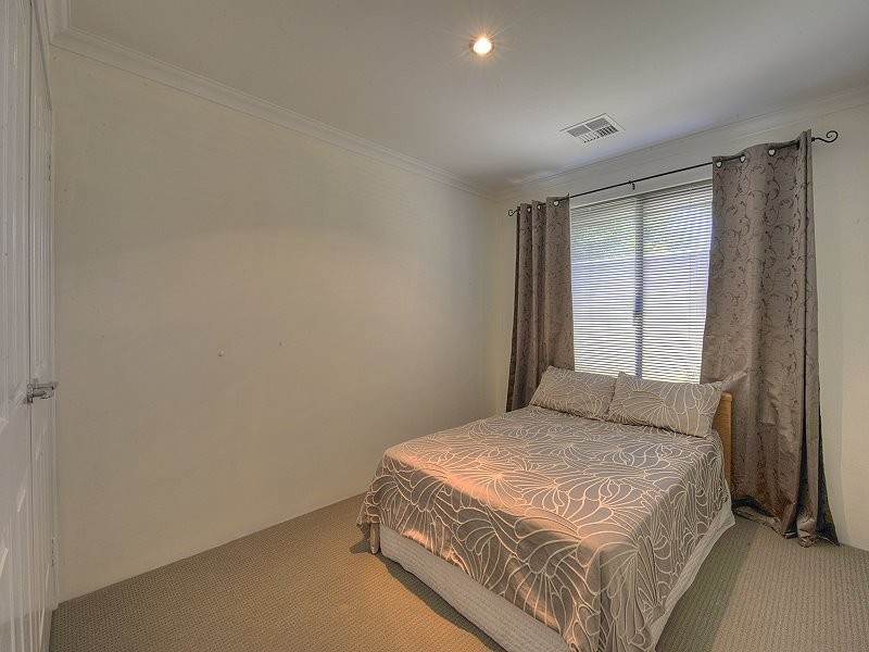 8A Queen Parade, Wannanup WA 6210