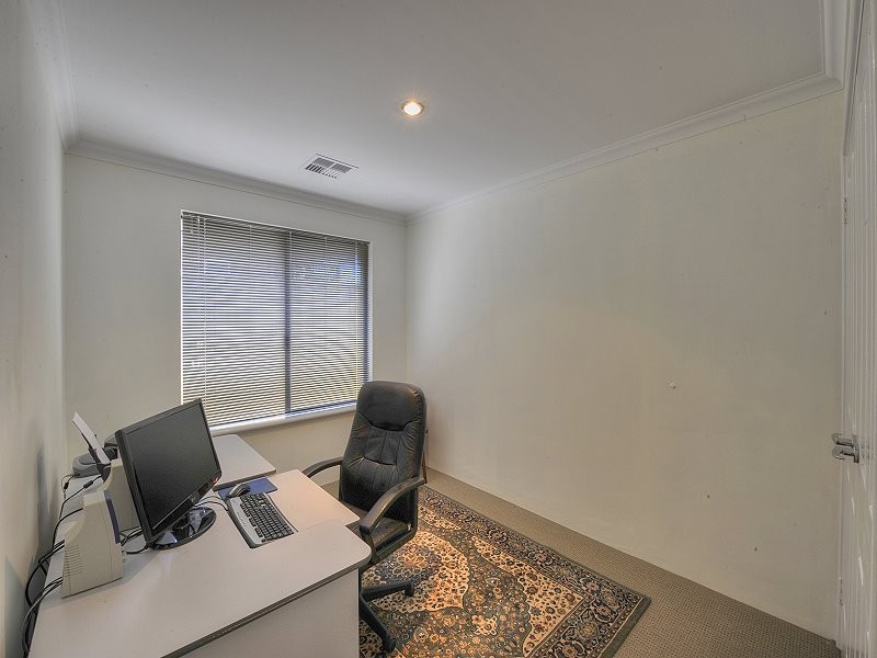 8A Queen Parade, Wannanup WA 6210